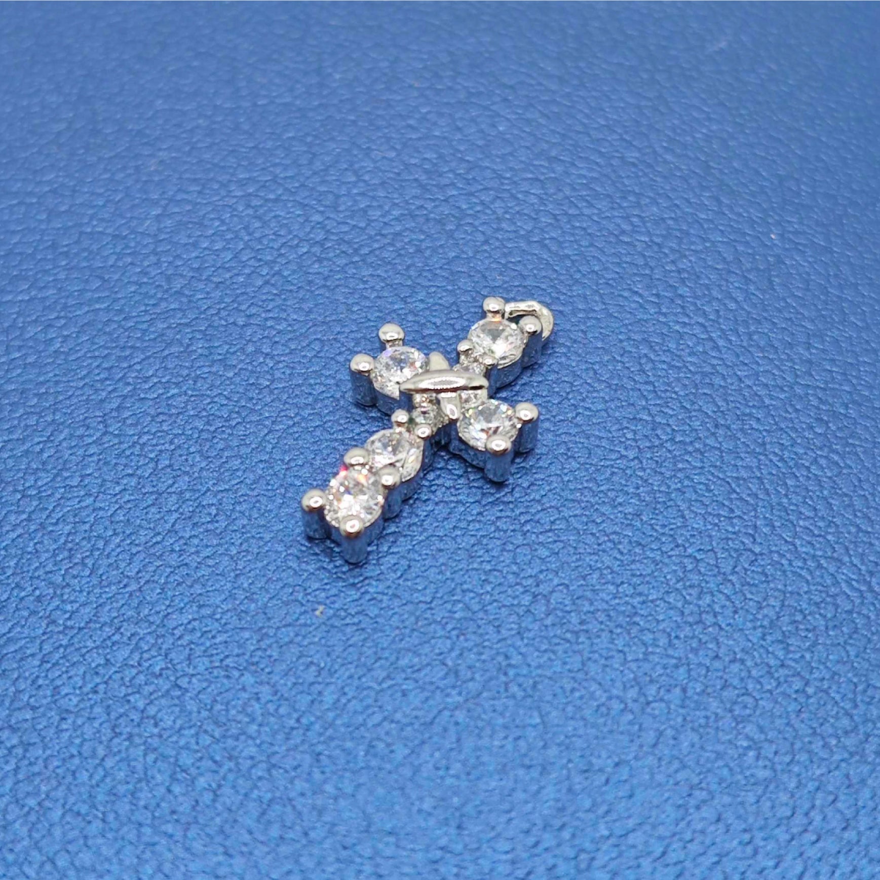 “Léger” Cross Pendant — 14K Gold-Plated Cubic Zircon (Platinum-style Finish)