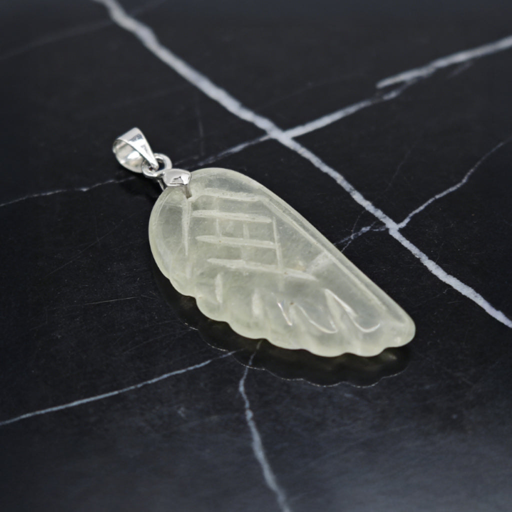 “Léger” Angel Wing Pendant — Hand‑Carved Green Fluorite
