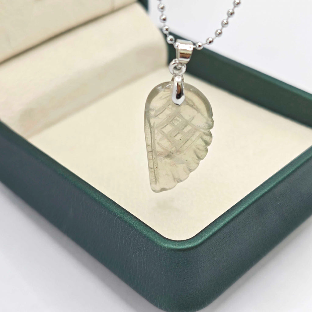 “Léger” Angel Wing Pendant — Hand‑Carved Green Fluorite
