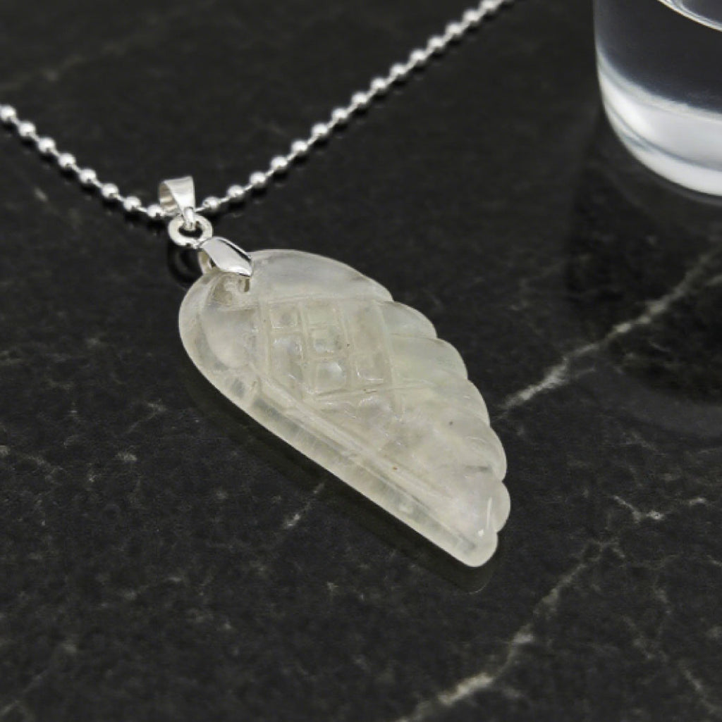 “Léger” Angel Wing Pendant — Hand‑Carved Green Fluorite