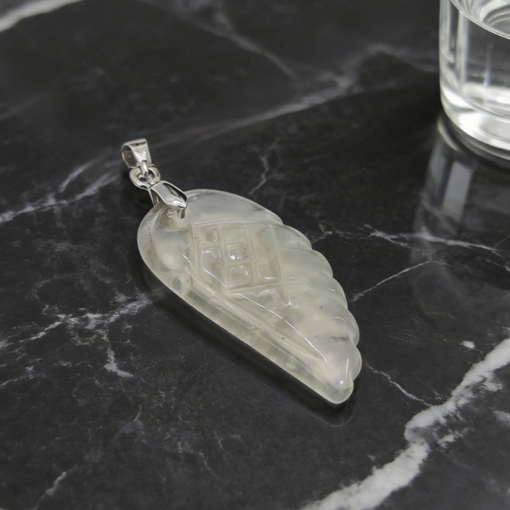 “Léger” Angel Wing Pendant — Hand‑Carved Green Fluorite