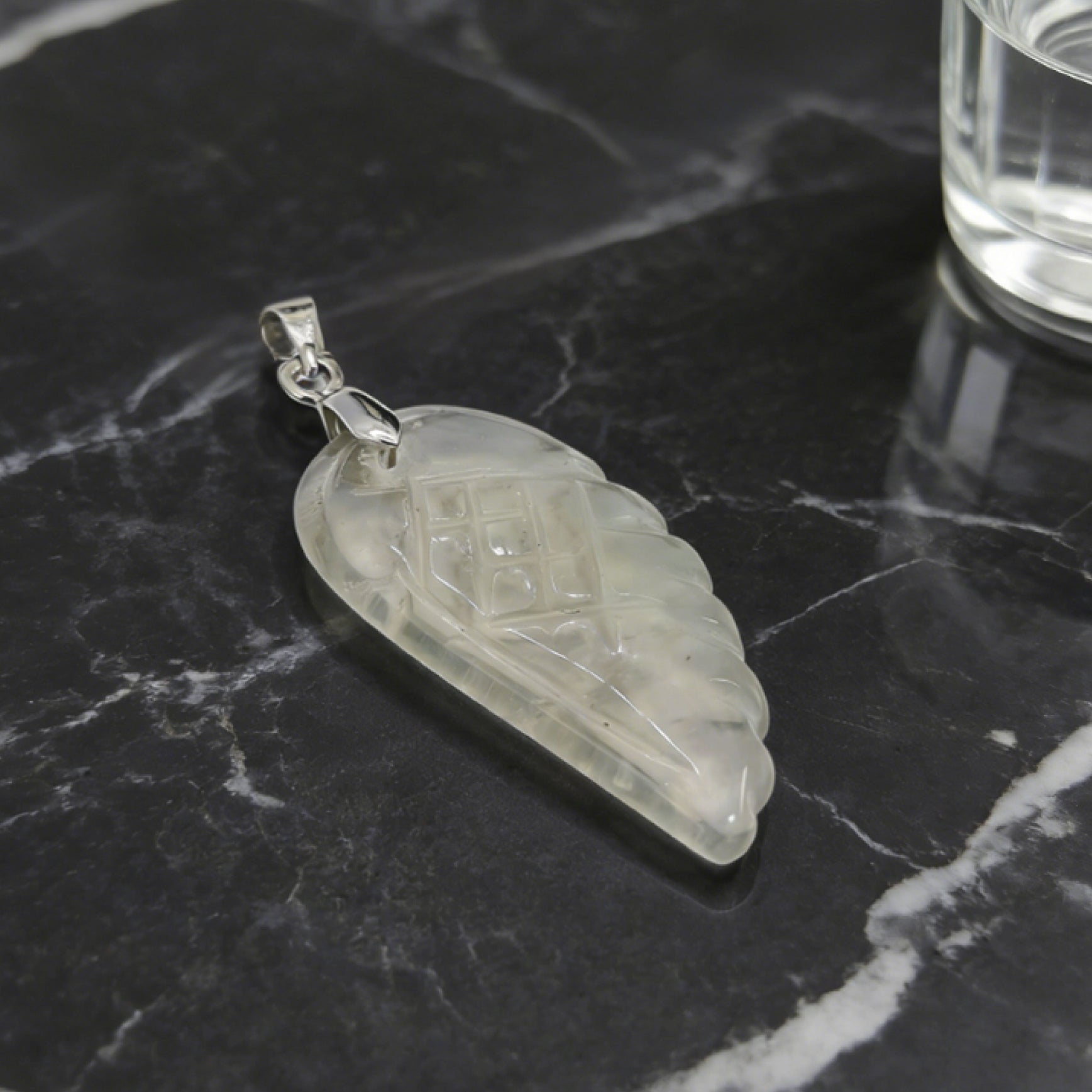 “Léger” Angel Wing Pendant — Hand‑Carved Green Fluorite