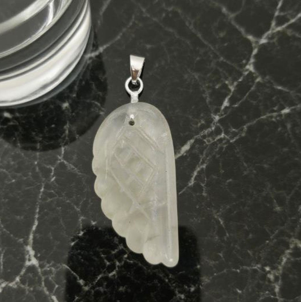 “Léger” Angel Wing Pendant — Hand‑Carved Green Fluorite