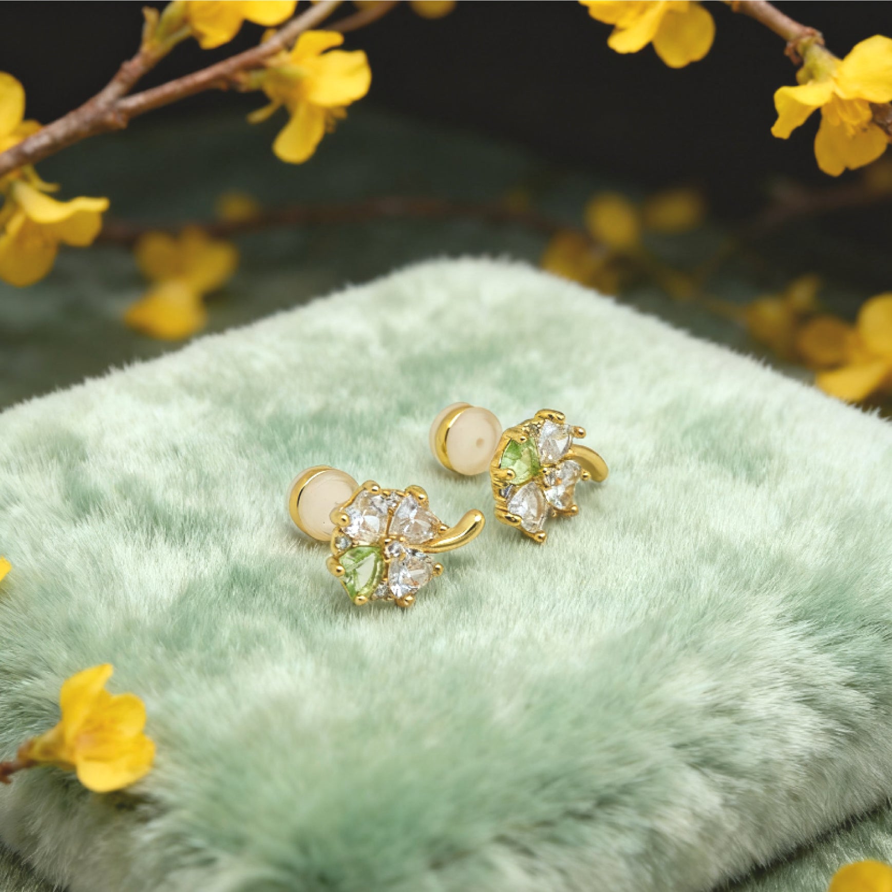 “Éclat” Clover Heart No‑Pierce Ear Cuffs — 14K Gold‑Plated, Spring‑Green Sparkle