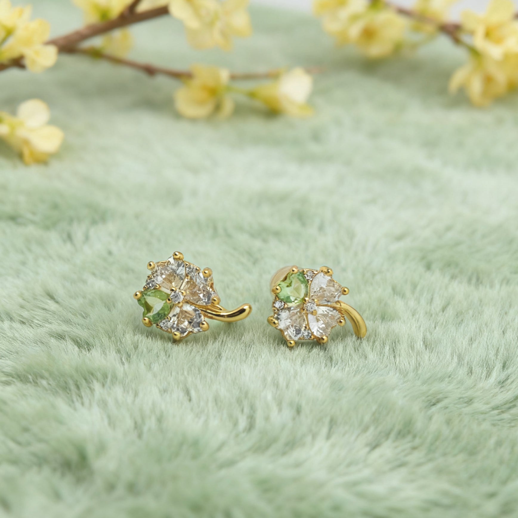 “Éclat” Clover Heart No‑Pierce Ear Cuffs — 14K Gold‑Plated, Spring‑Green Sparkle