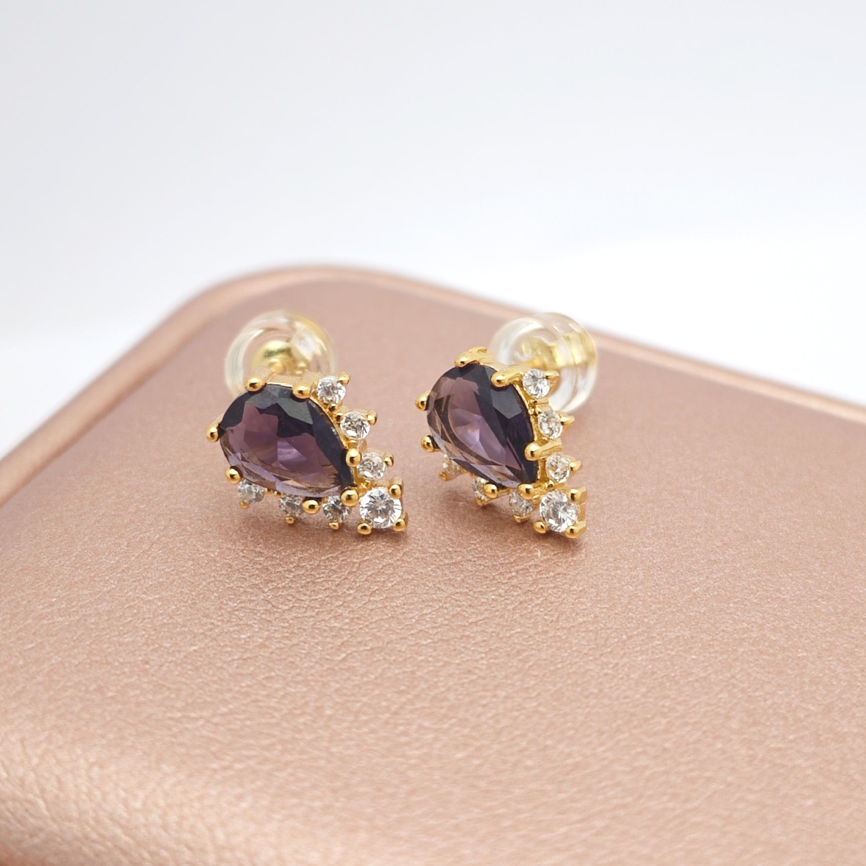 “Éclat” Violet Teardrop Earrings — 18K Gold‑Plated, Amethyst‑Style