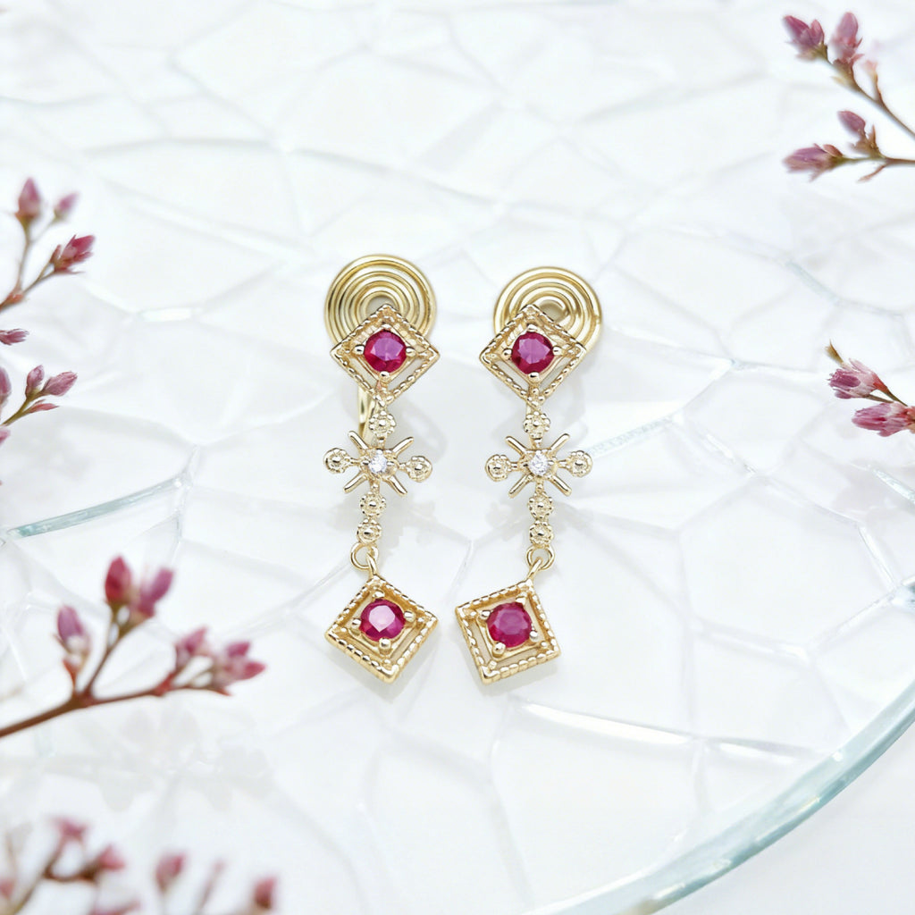 Boucles d'oreilles « Éclat » Ruby Glimmer Cascade — Plaqué or 14 carats, accents façon pierres précieuses