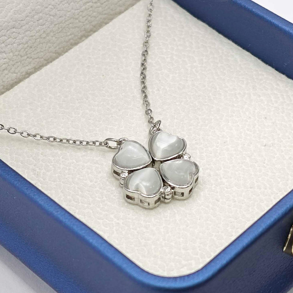 “Étreinte” Clover Pendant Necklace — Platinum‑Tone Chain, White Cat’s‑Eye Inlay