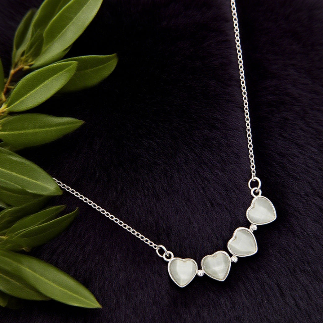 “Étreinte” Clover Pendant Necklace — Platinum‑Tone Chain, White Cat’s‑Eye Inlay