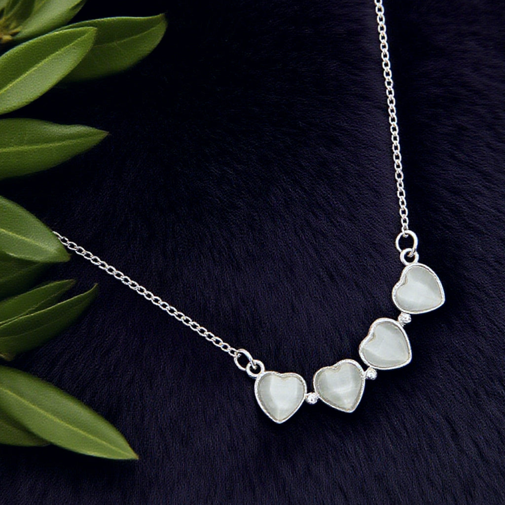 “Étreinte” Clover Pendant Necklace — Platinum‑Tone Chain, White Cat’s‑Eye Inlay