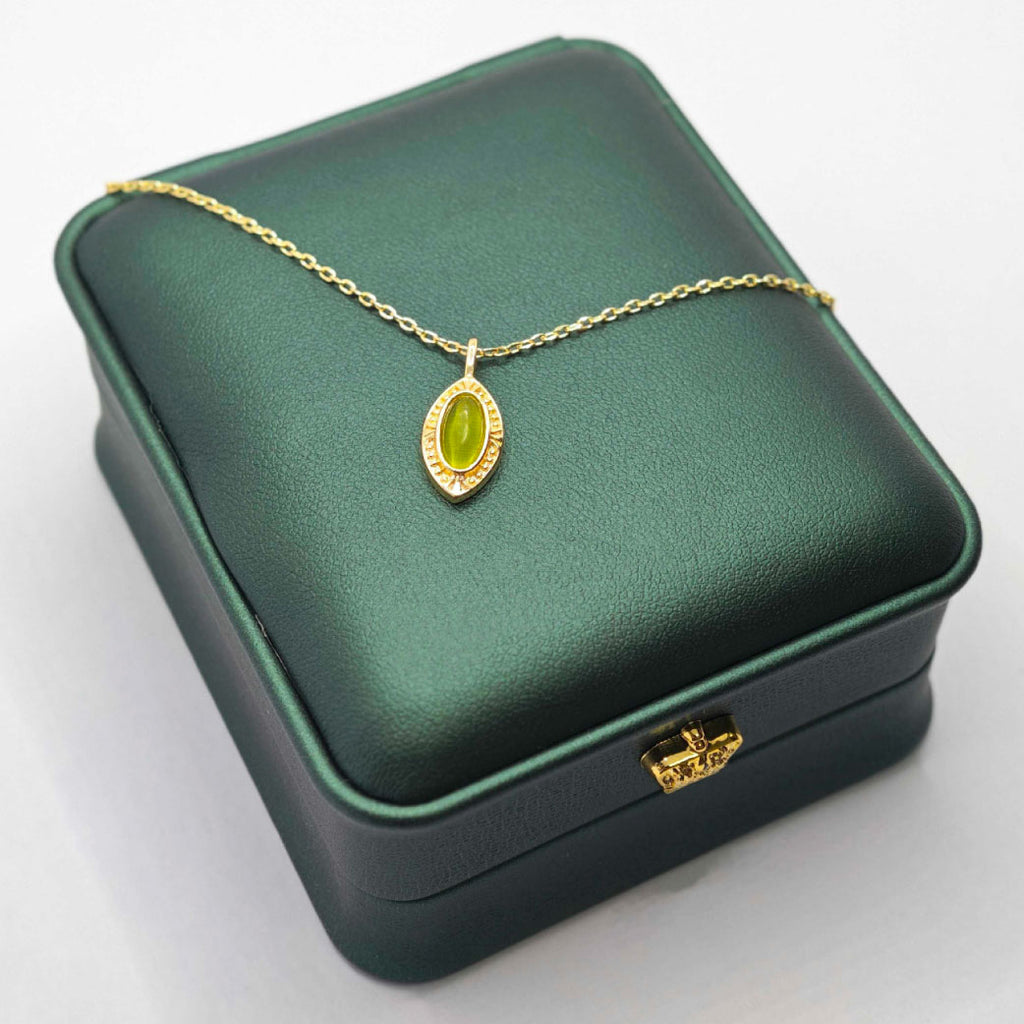 “Étreinte” Oval Green Crystal Pendant Necklace — 14K Gold‑Plated