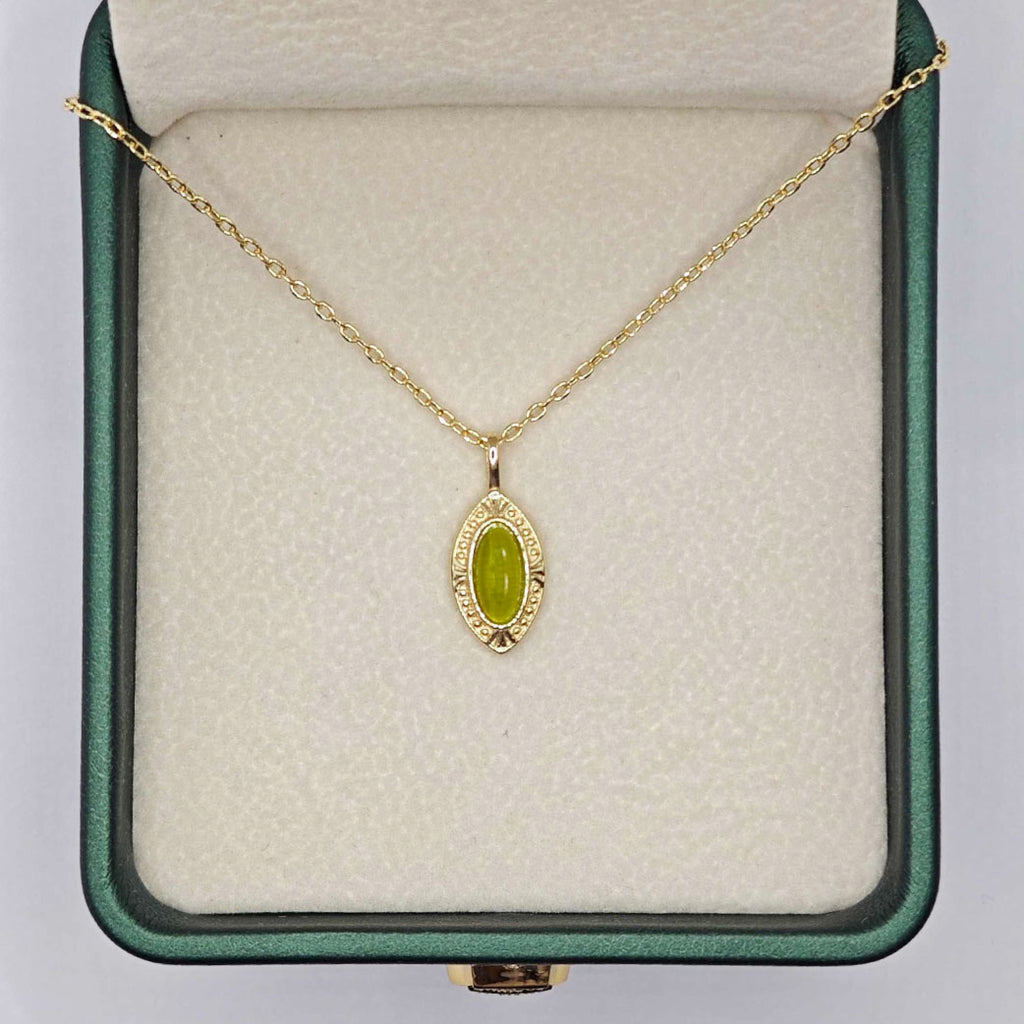 “Étreinte” Oval Green Crystal Pendant Necklace — 14K Gold‑Plated
