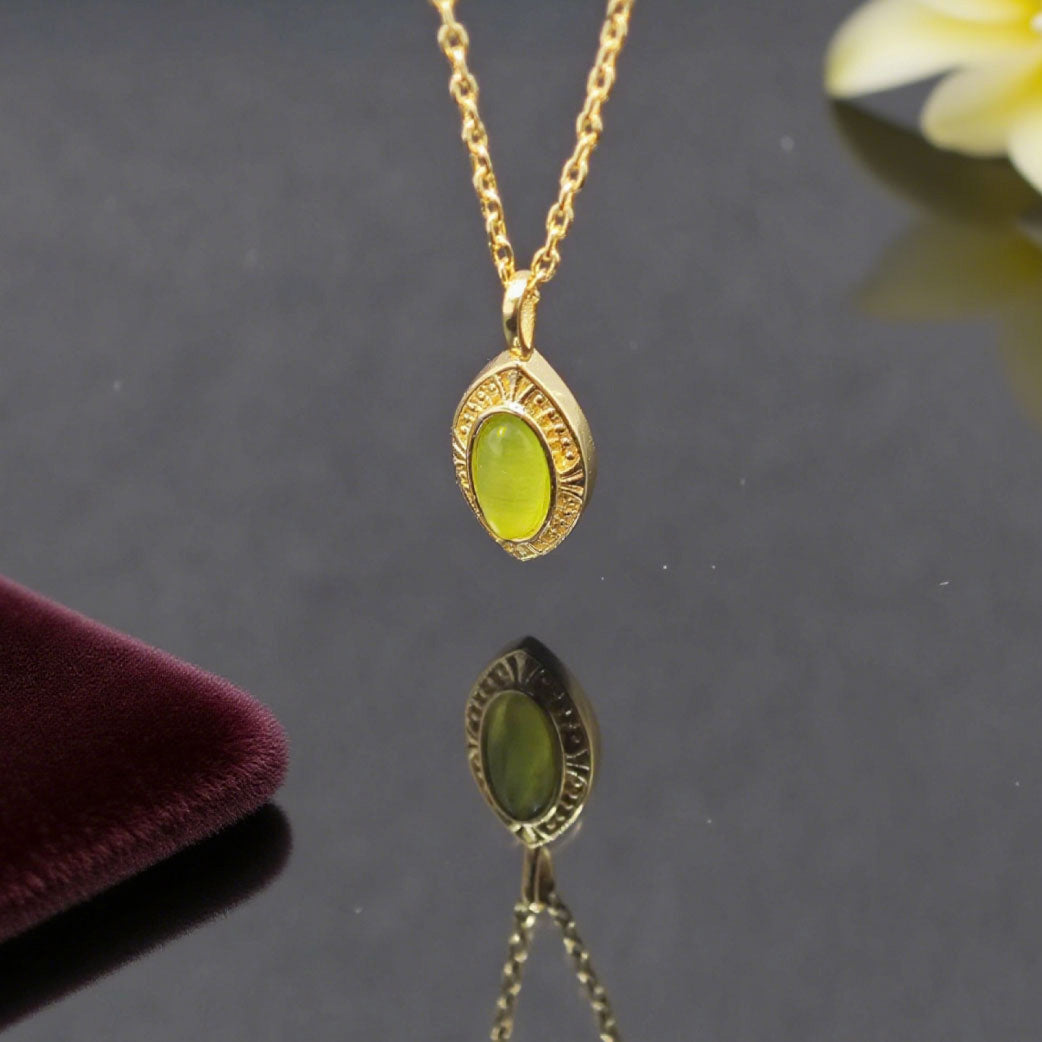 “Étreinte” Oval Green Crystal Pendant Necklace — 14K Gold‑Plated