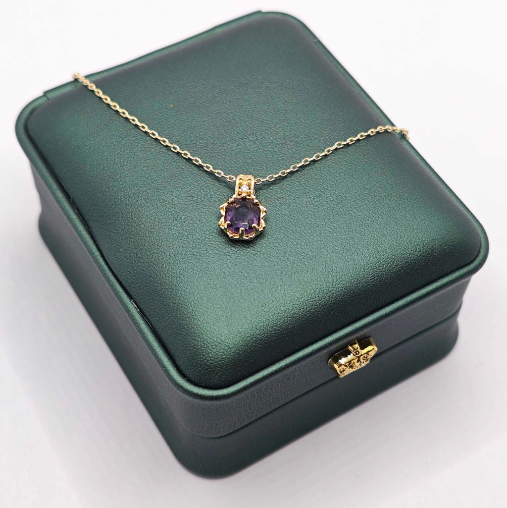 “Étreinte” Petite Bloom Pendant Necklace — 14K Gold‑Plated, Amethyst‑Style