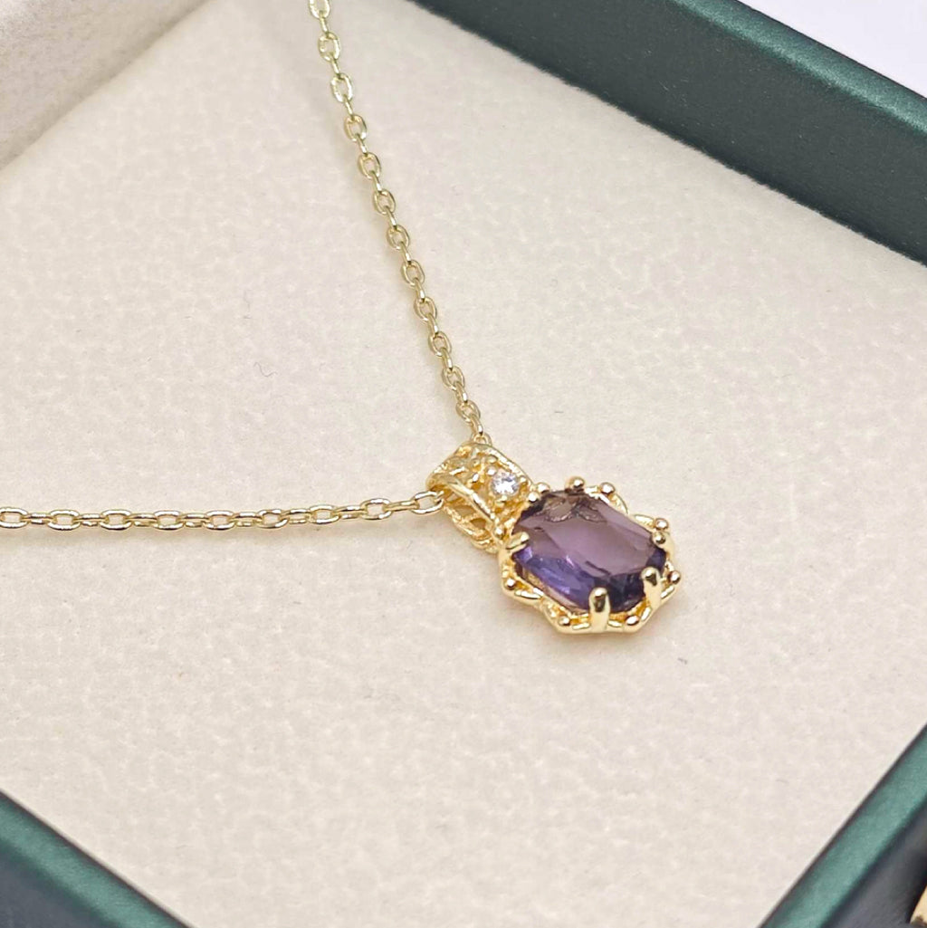 “Étreinte” Petite Bloom Pendant Necklace — 14K Gold‑Plated, Amethyst‑Style