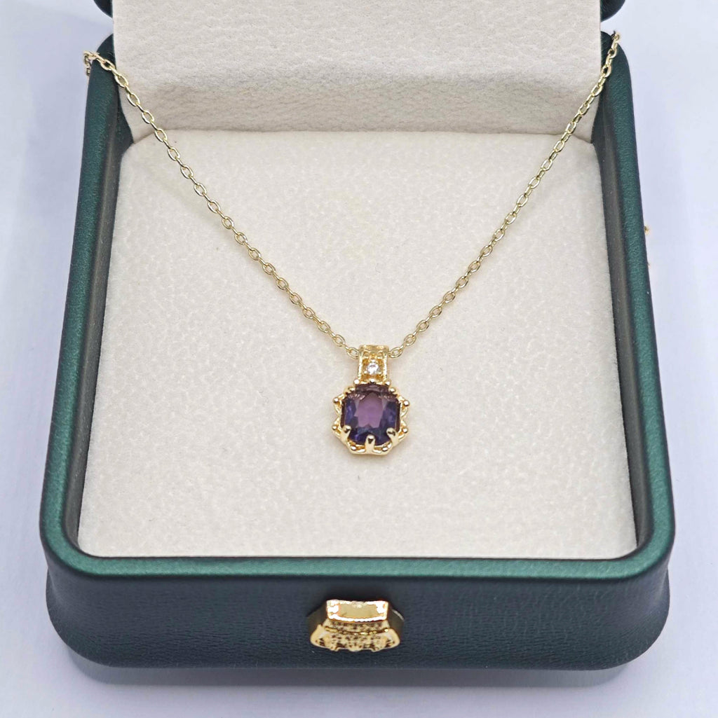 “Étreinte” Petite Bloom Pendant Necklace — 14K Gold‑Plated, Amethyst‑Style