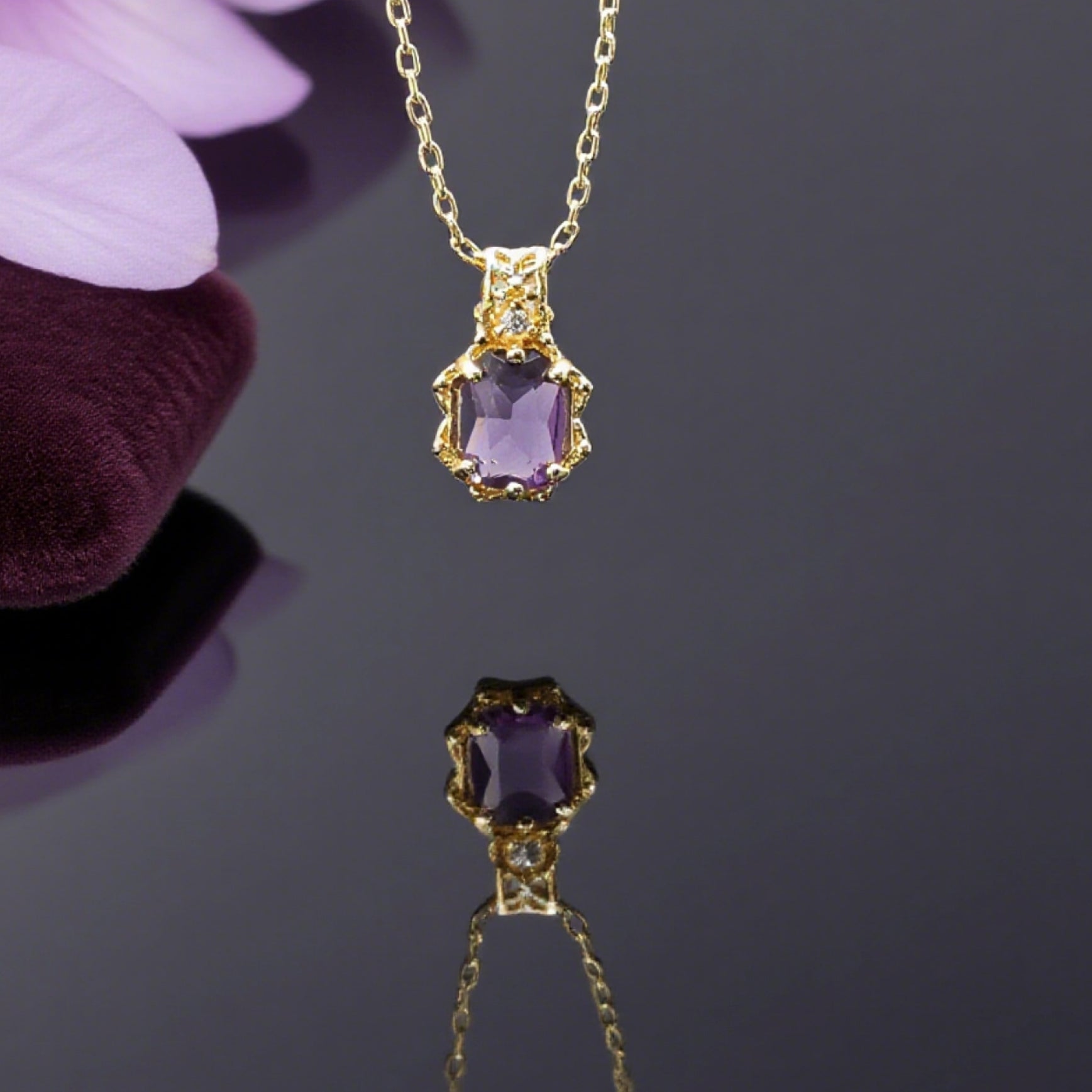 “Étreinte” Petite Bloom Pendant Necklace — 14K Gold‑Plated, Amethyst‑Style