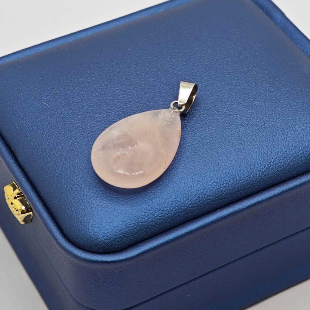 “Léger” Teardrop Pendant — Natural Rose Quartz, Flat-Cut