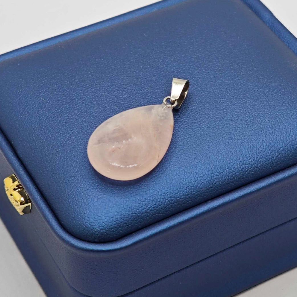 “Léger” Teardrop Pendant — Natural Rose Quartz, Flat-Cut