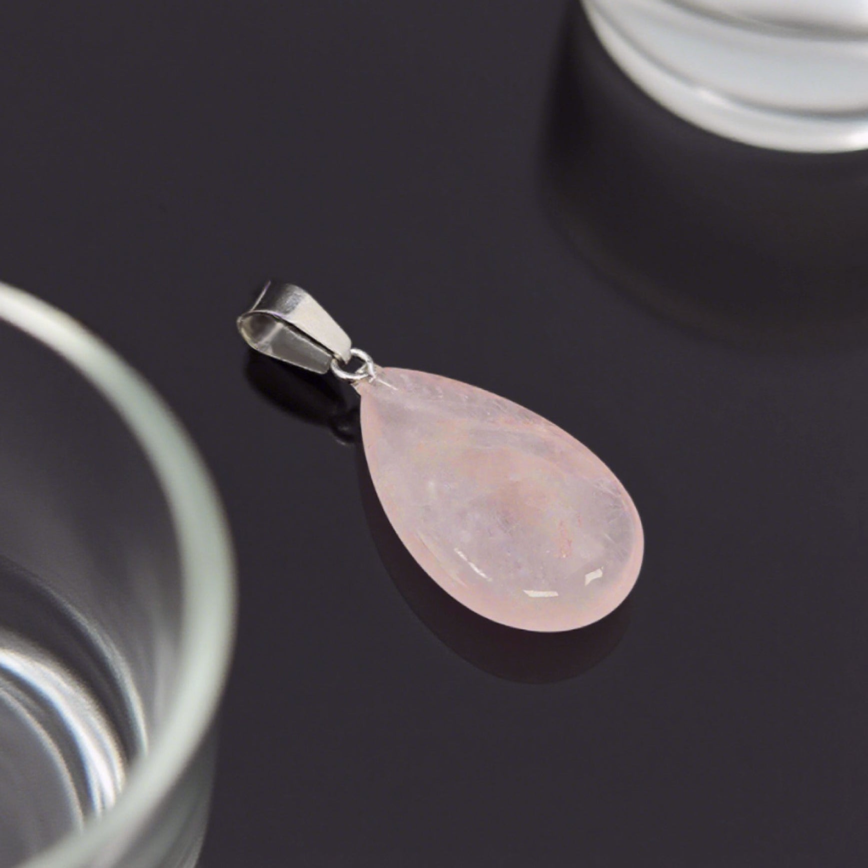 “Léger” Teardrop Pendant — Natural Rose Quartz, Flat-Cut