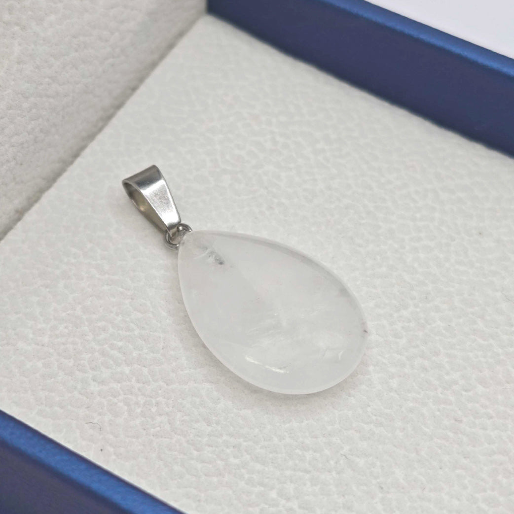 “Léger” Teardrop Pendant — Natural Clear Quartz, Flat-Cut