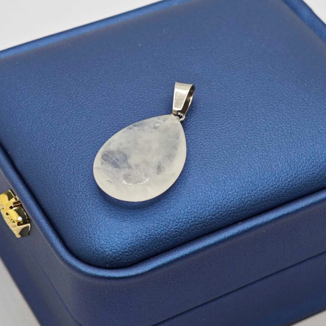 “Léger” Teardrop Pendant — Natural Clear Quartz, Flat-Cut