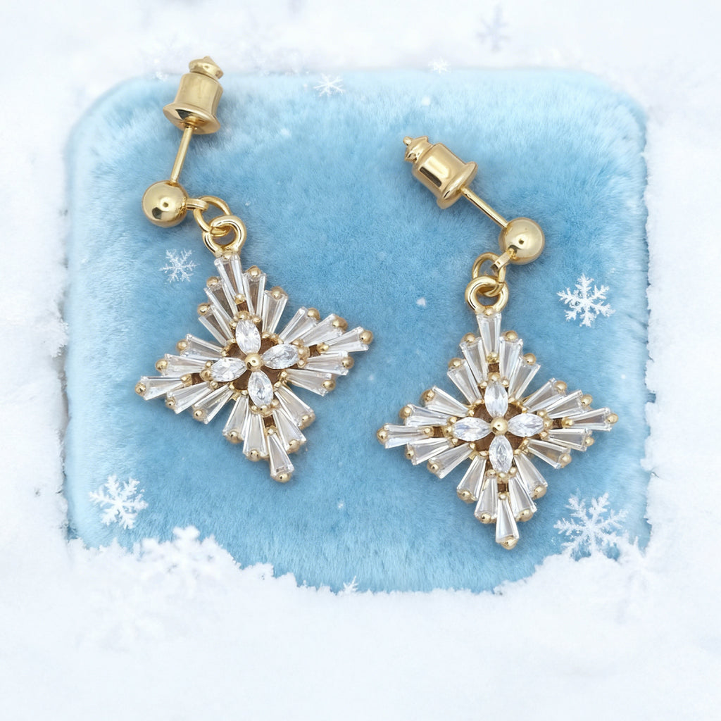 Boucles d'oreilles pendantes « Éclat » en forme d'étoile givrée — Plaqué or 18 carats, style cristal blanc