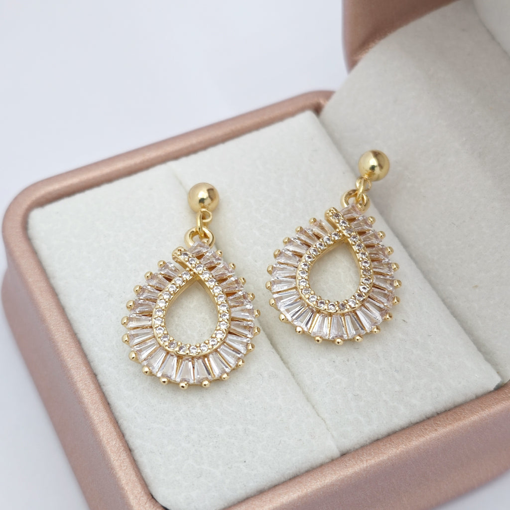 “Éclat” Halo Teardrop Drop Earrings — 18K Gold‑Plated, Diamond-Style