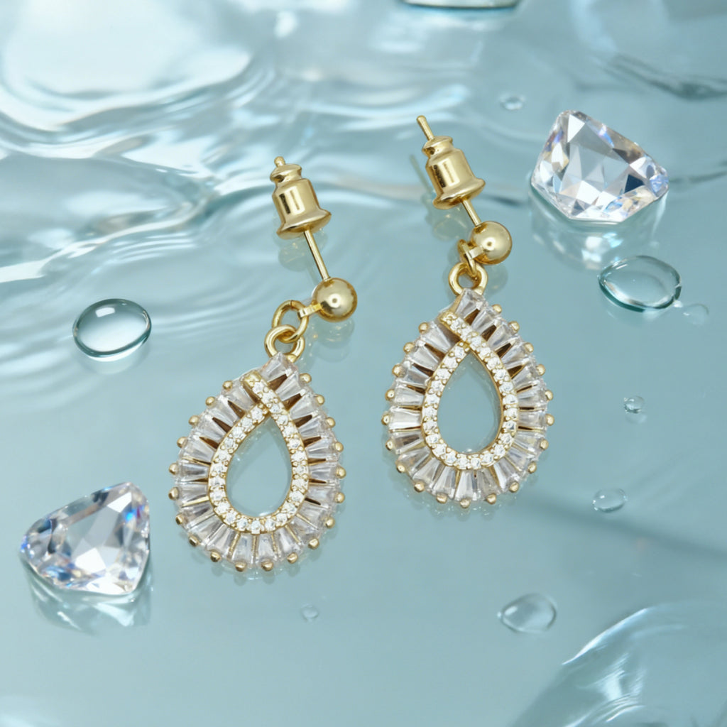 Boucles d'oreilles pendantes en forme de larme « Éclat » — Plaqué or 18 carats, style diamant