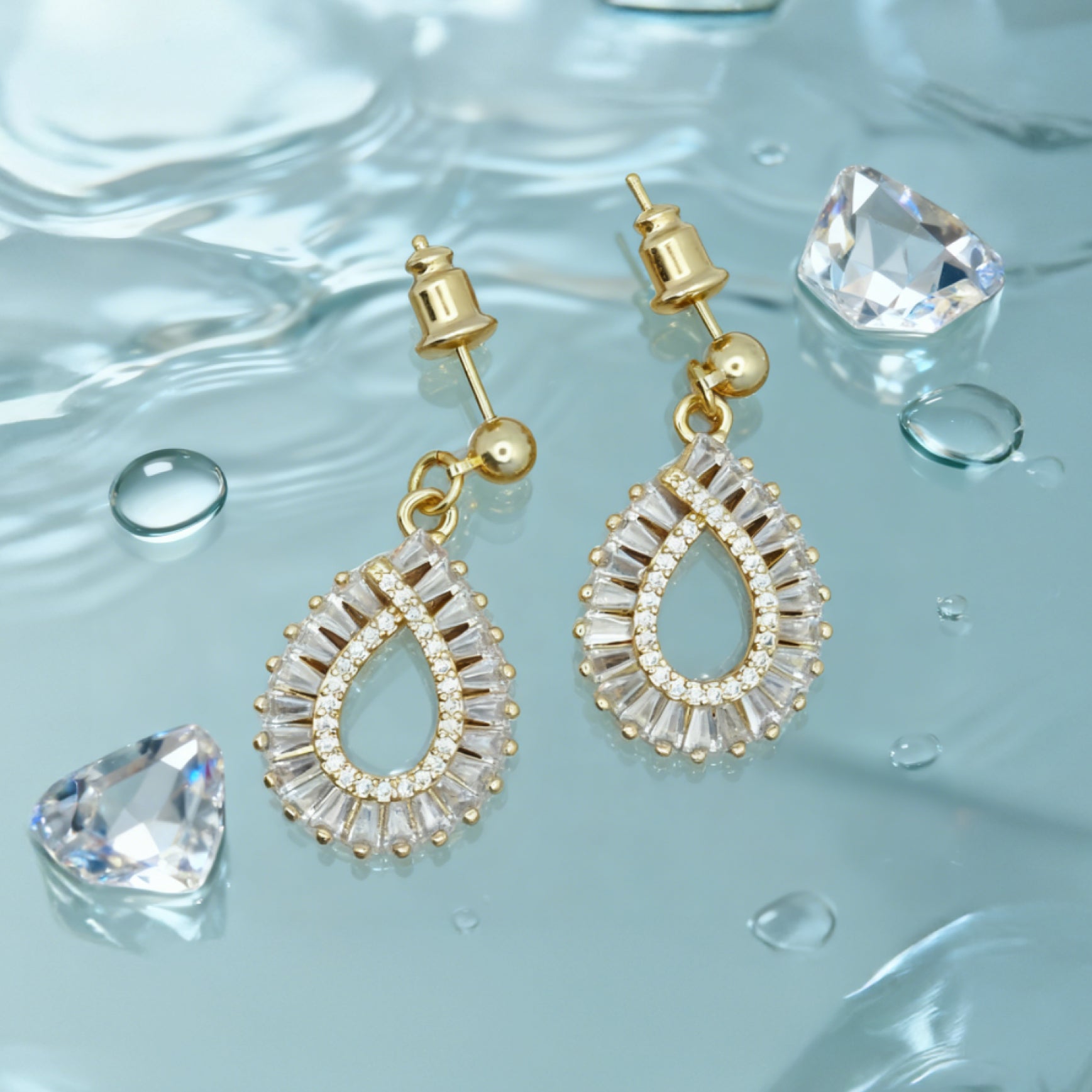 “Éclat” Halo Teardrop Drop Earrings — 18K Gold‑Plated, Diamond-Style