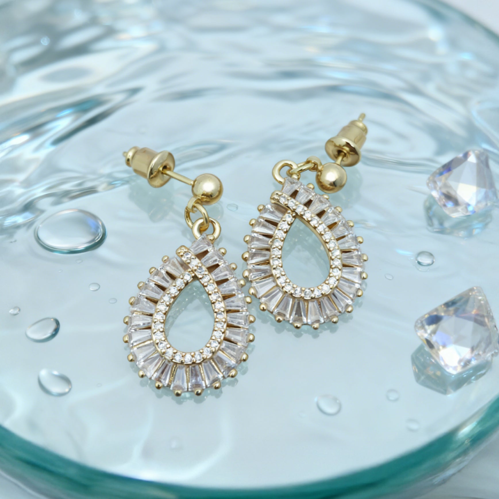 “Éclat” Halo Teardrop Drop Earrings — 18K Gold‑Plated, Diamond-Style
