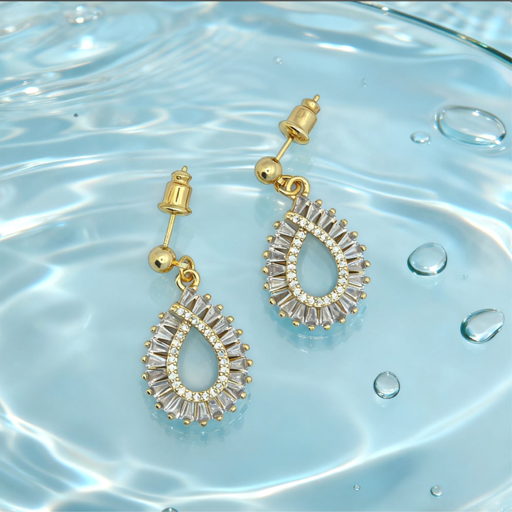 “Éclat” Halo Teardrop Drop Earrings — 18K Gold‑Plated, Diamond-Style