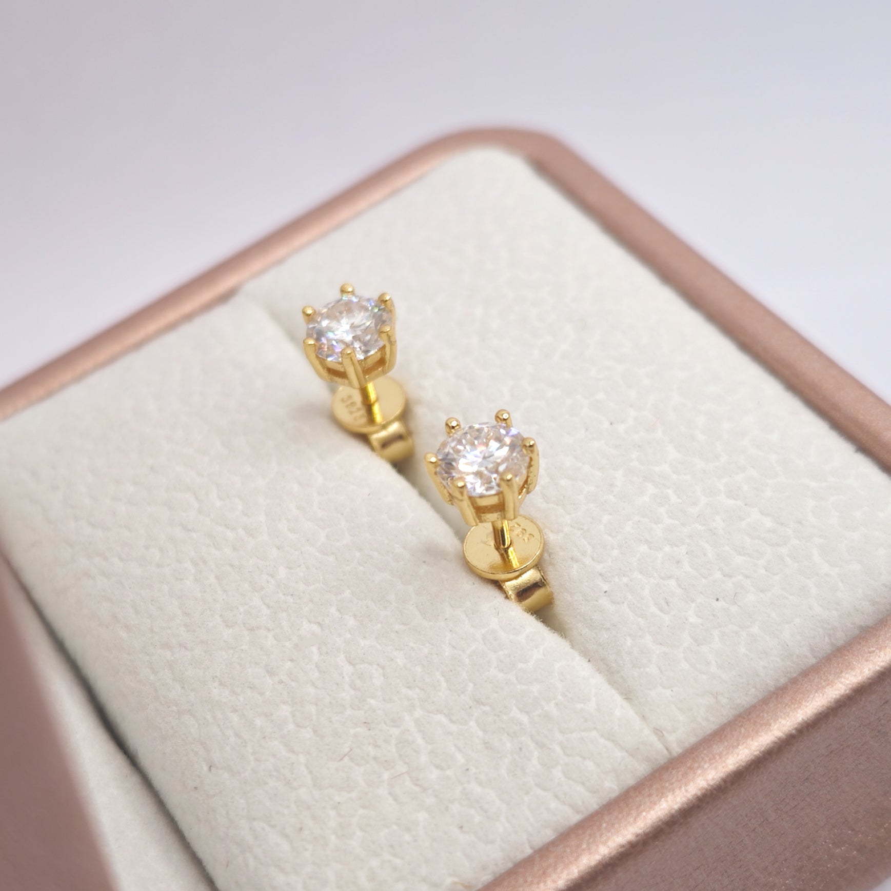 “Éclat” Classic Six‑Prong Moissanite Stud Earrings — 18K Gold‑Plated Sterling Silver
