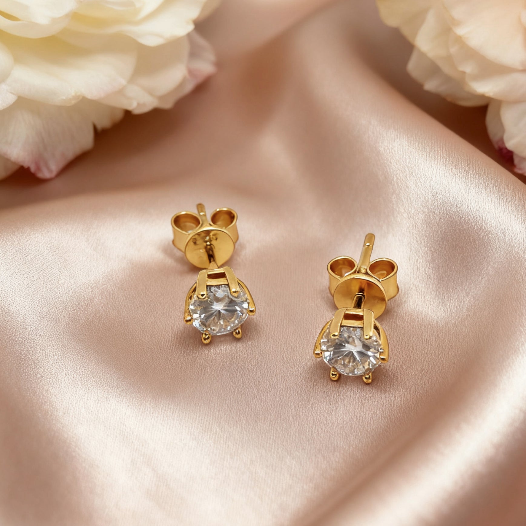 “Éclat” Classic Six‑Prong Moissanite Stud Earrings — 18K Gold‑Plated Sterling Silver