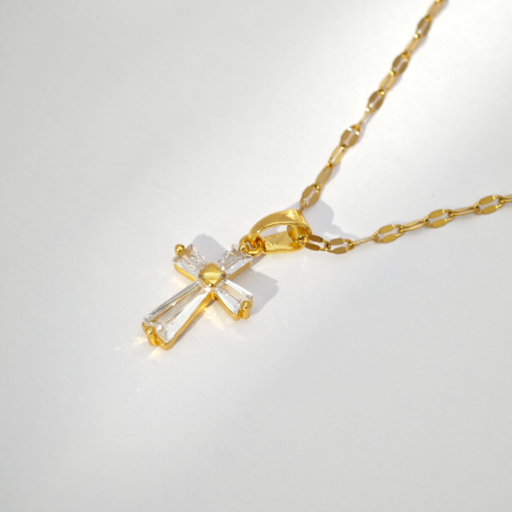 “Étreinte” Baguette Cross Pendant Necklace — 18K Gold‑Plated, Diamond-Style