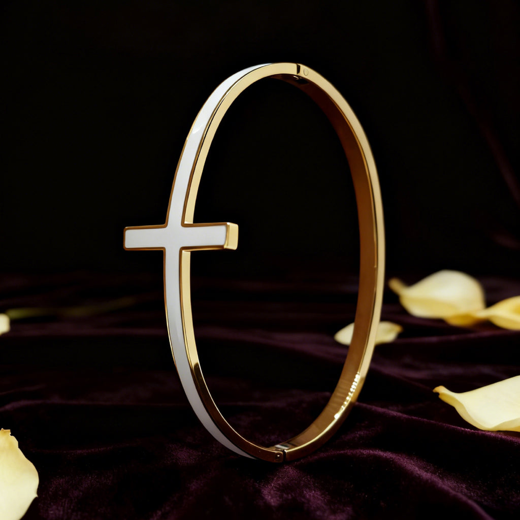 Bracelet ouvert en émail « Lien » avec croix — Plaqué or 18 carats