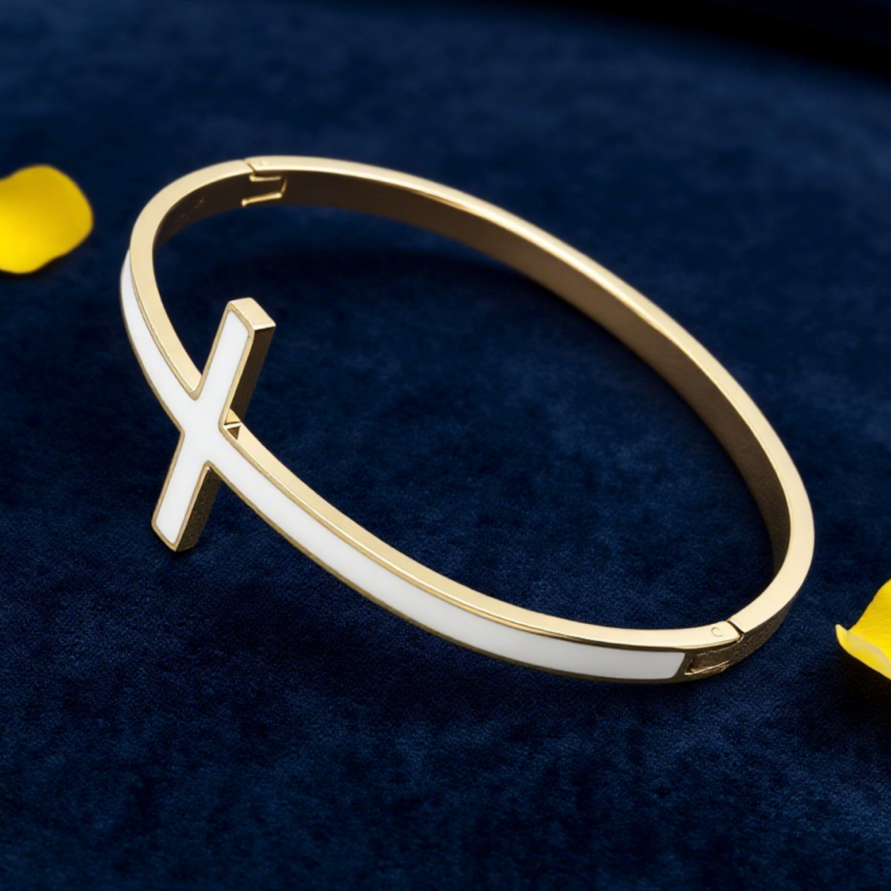 "Lien" Enamel Cross Open Bangle — 18K Gold‑Plated