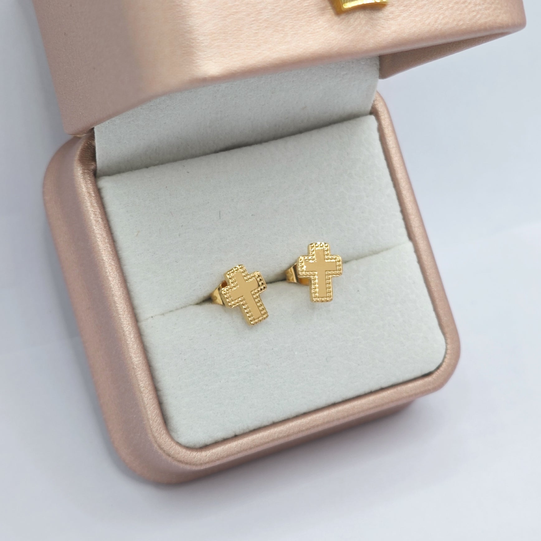 “Éclat” Milgrain Cross Stud Earrings — 18K Gold‑Plated Stainless Steel