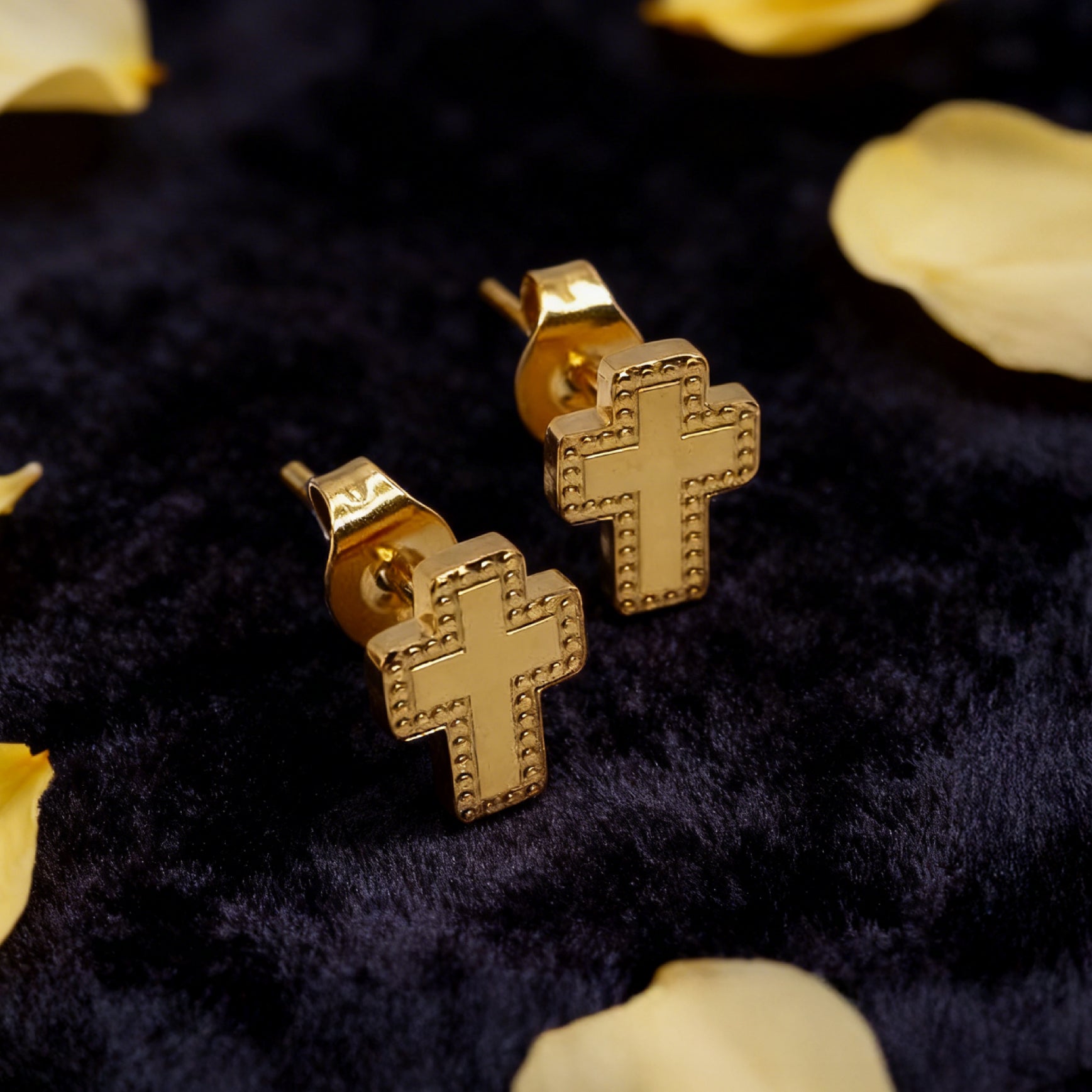 “Éclat” Milgrain Cross Stud Earrings — 18K Gold‑Plated