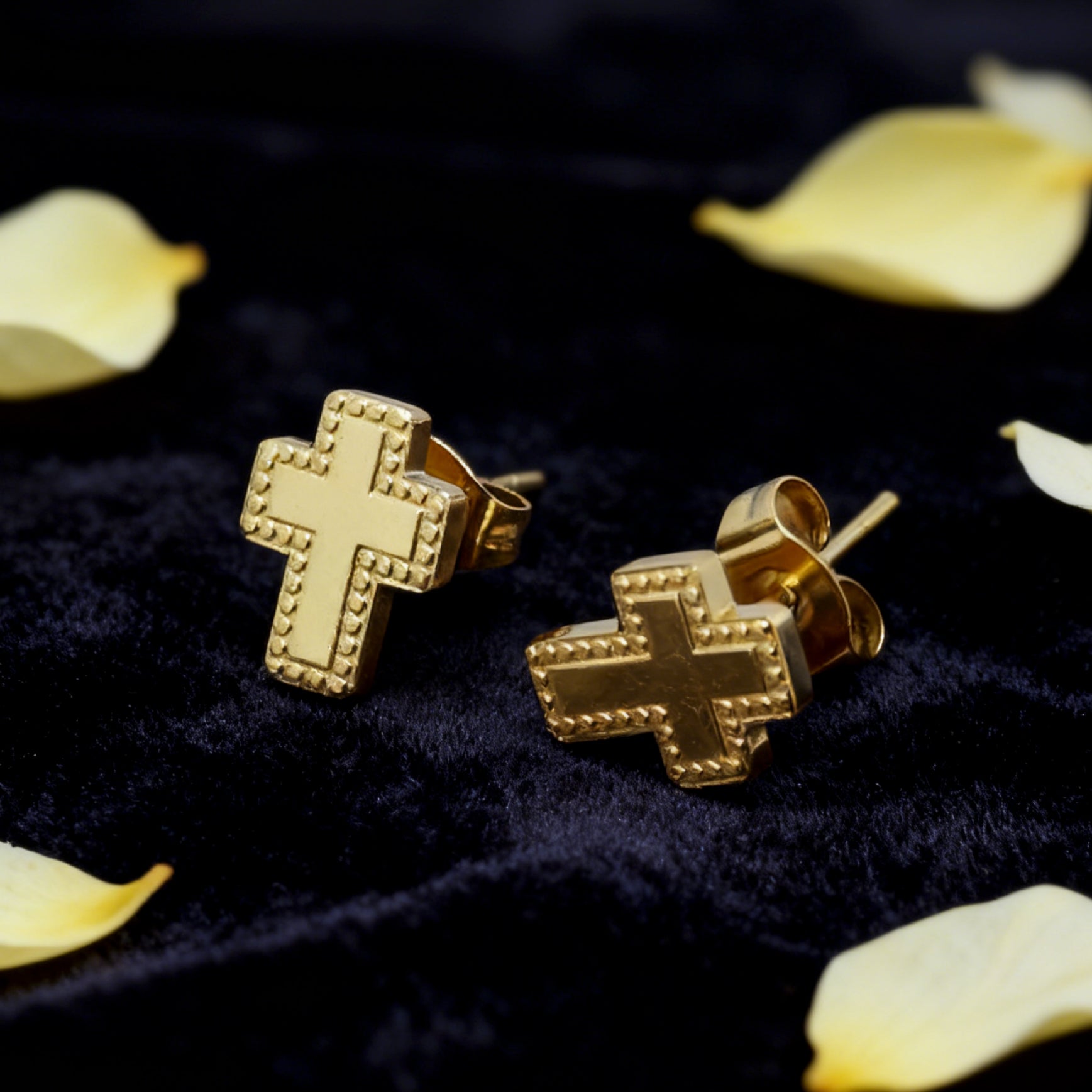 “Éclat” Milgrain Cross Stud Earrings — 18K Gold‑Plated