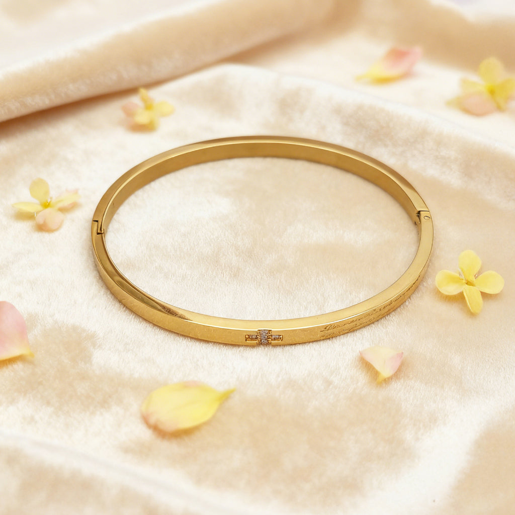 “Lien” Cross-Clasp Bangle — 18K Gold‑Plated, High-grade CZ