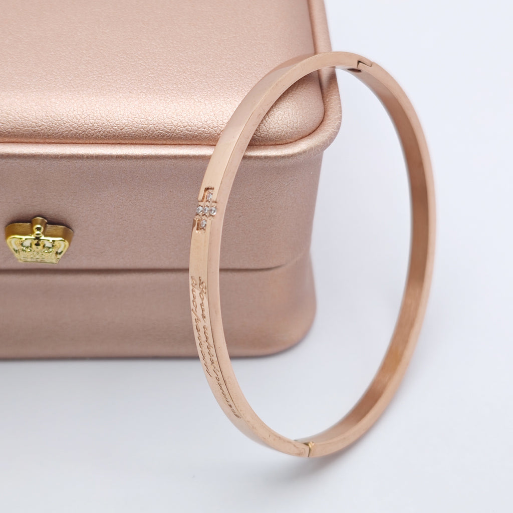 “Lien” Cross-Clasp Bangle — 18K Gold‑Plated, High-grade CZ