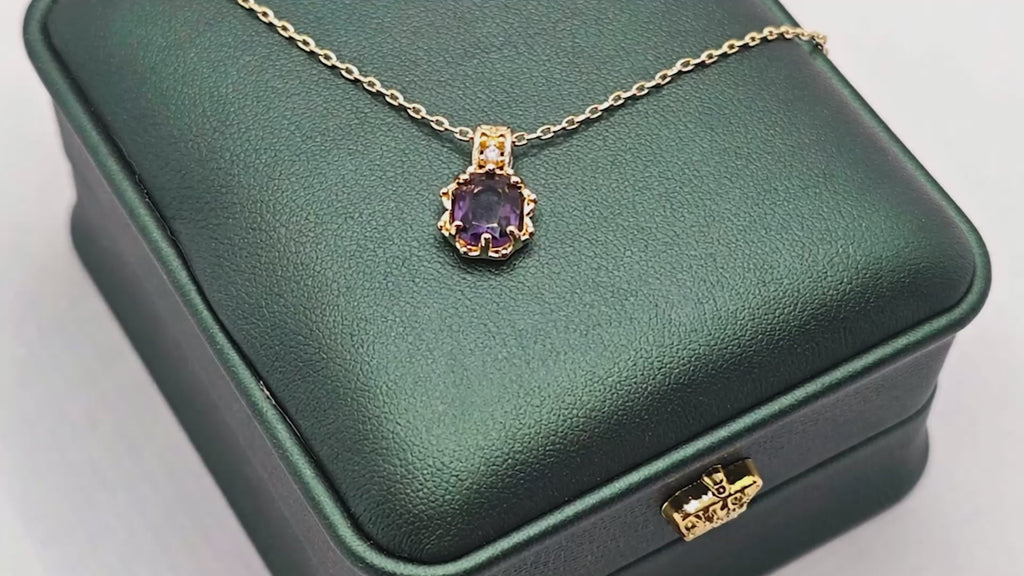“Étreinte” Petite Bloom Pendant Necklace — 14K Gold‑Plated, Amethyst‑Style