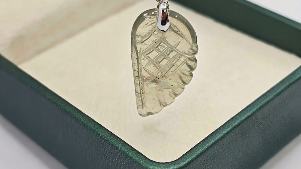 “Léger” Angel Wing Pendant — Hand‑Carved Green Fluorite